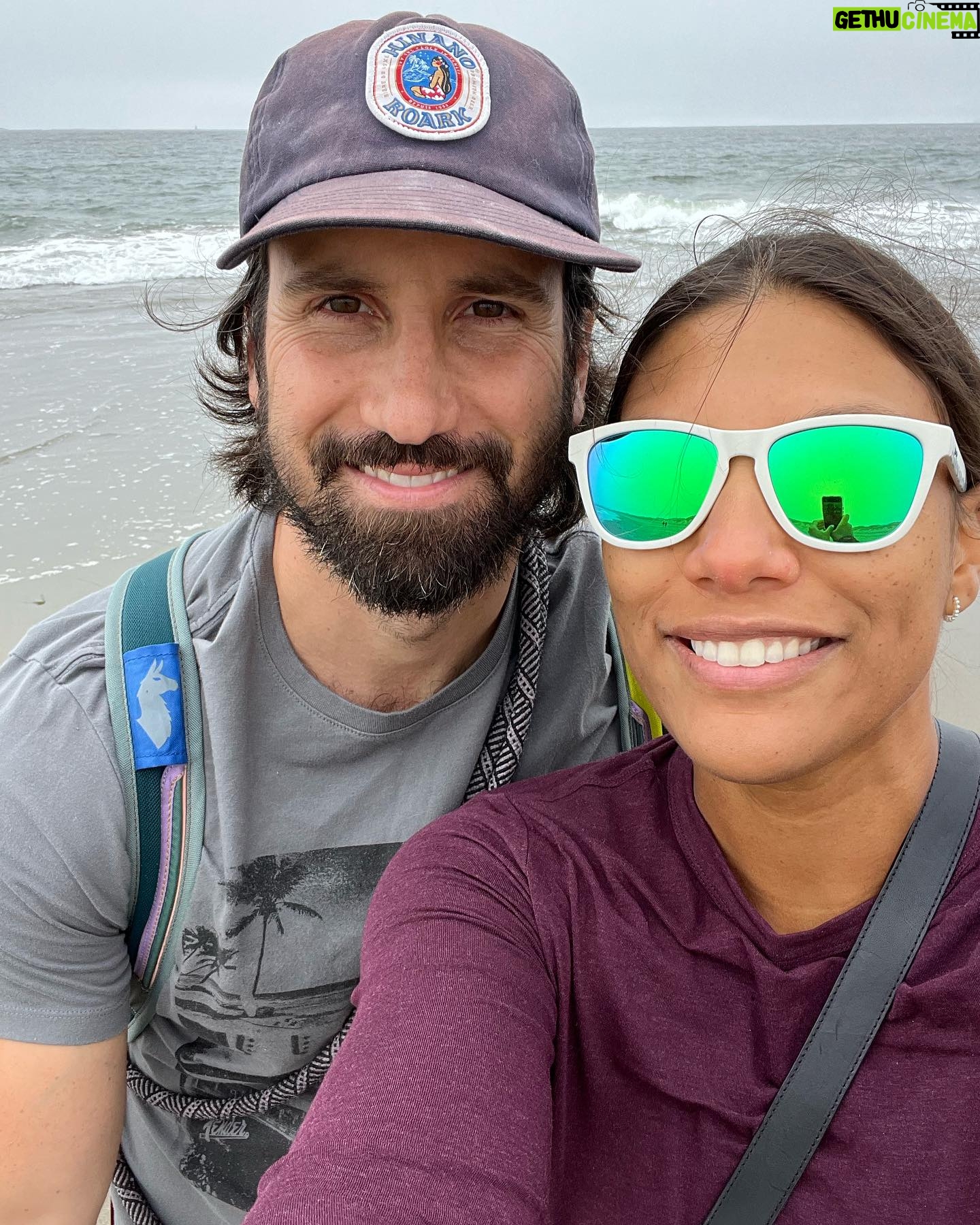 Meagan Martin Instagram - Getting outside is always changing. When the mountains are still too hot, it’s nice to have the cool and misty coast as an option 🥰! Either way my pup maddy is happy since the loves the mountains and the ocean as much as I do! @prana #prAnaPartner #prAnaAdventurer