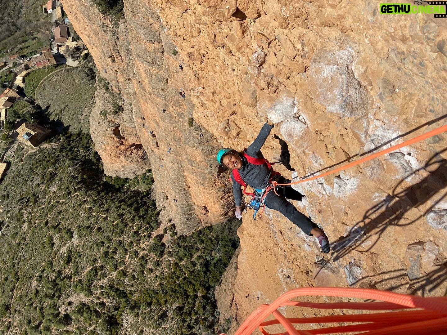 Meagan Martin Instagram - That time @chris_sharma and I climbed the classic Fiesta de los bíceps 💪💪💪!!! One of the many fun and exciting moments from filming @hbomax “The Climb.” All episodes are still streaming!