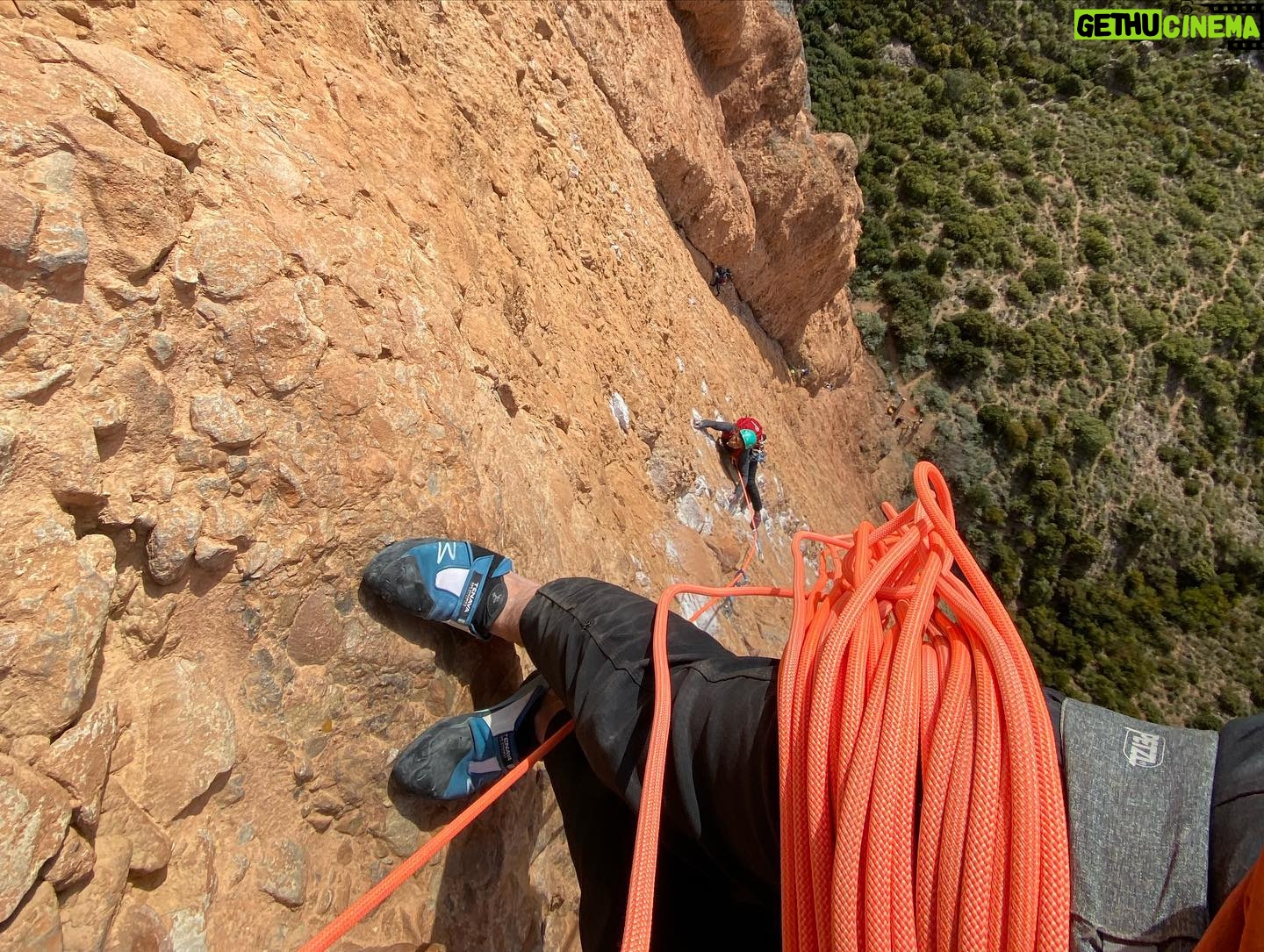 Meagan Martin Instagram - That time @chris_sharma and I climbed the classic Fiesta de los bíceps 💪💪💪!!! One of the many fun and exciting moments from filming @hbomax “The Climb.” All episodes are still streaming!