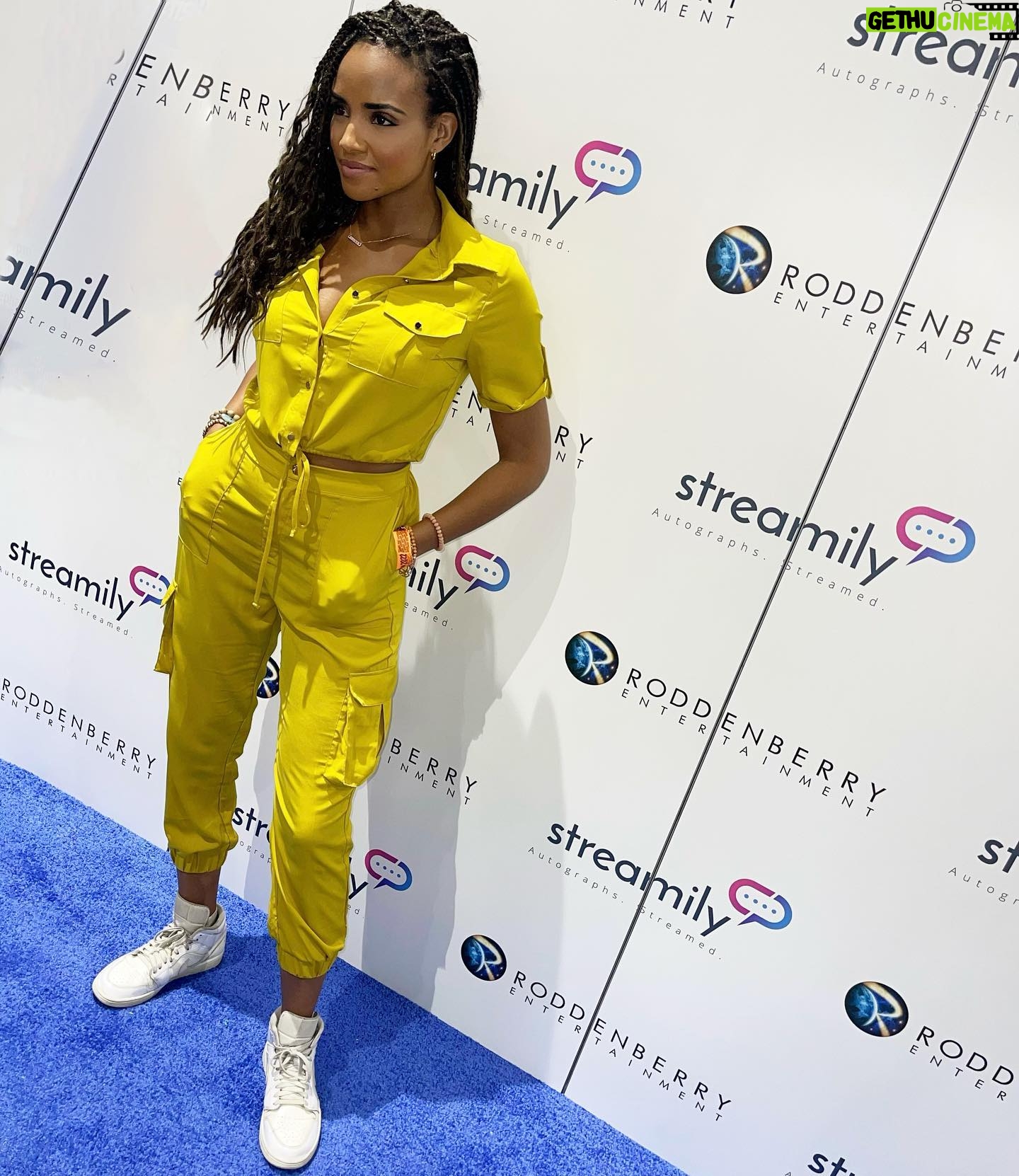Meagan Tandy Instagram - My first Comic-Con. Too much fun 💛