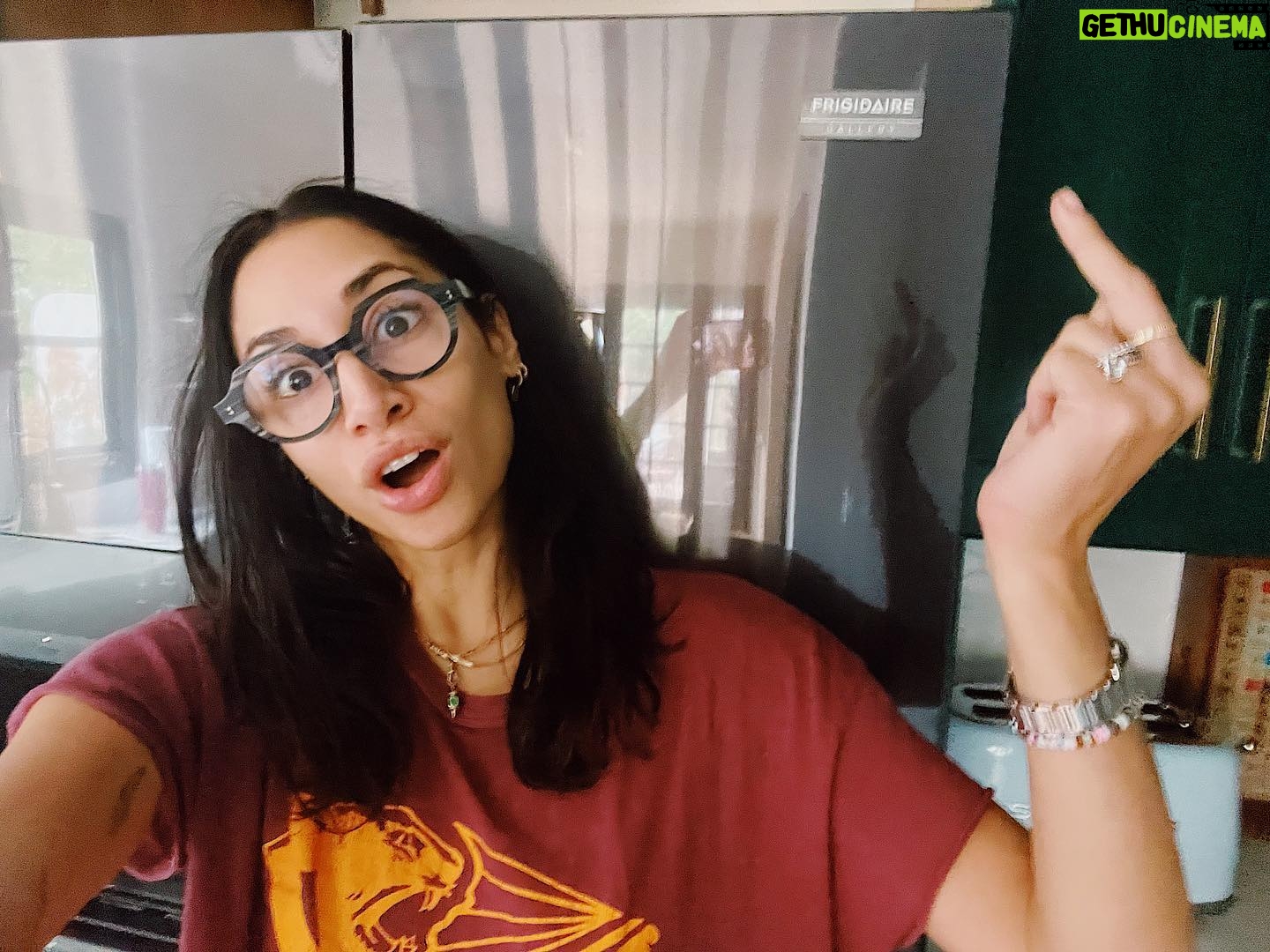 Meaghan Rath Instagram - Don’t usually post this kinda stuff, but she mad, people. If you need a new fridge, DO NOT buy a @frigidaire. They sent us a defective fridge 3 weeks ago and still have not fixed the problem. I haven’t been able to store food for my one year old in three weeks. WORST costumer service I’ve ever seen, basically impossible to get a hold of anyone. Buzzkill in fridge-form.