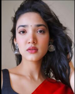 Medha Shankar Instagram - Rafta rafta vo….🌹 📸 @dev.yami HMU @symone.neilson_mua_hair