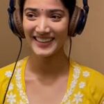 Medha Shankar Instagram - I’m overjoyed to be sharing one of the most special experiences I’ve had while making our film #12thFail It was always a dream to sing for my own films but I never thought I’d get this opportunity in my first film itself. Vidhu Sir, thank you for making 9 year old Medha’s dream come true, you know how much this means to me🙏🏼🤗 Thank you, Sir @moitrashantanu and @swanandkirkire for creating this beautiful song. To all you lovely people who’ve been asking me if I’ve sung #BoloNa, your answer is here! In the film, it’s my voice throughout. This is a big part of my heart, please show it all your love💫 Thank you to each one of you for all the unbelievable amounts of love you’ve shown me, means the world🥰 @vidhuvinodchoprafilms @zeestudiosofficial @vikrantmassey @anantvjoshi @anshumaan_pushkar #VikasDivyakirti @arsgeeta @itsharishkhanna @priyanshuchatterjee @drmanoj_kumarsharma.ips @shraddha.jsharma @moitrashantanu @swanandkirkire @saregama_official @krgstudios