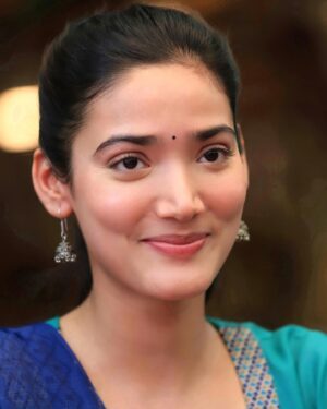 Medha Shankar Instagram - Getting into the character of ‘Shraddha Joshi’ has been an enriching experience🫶
📸 @javeddar 
#12thFail #12thfailonhotstar 
@vidhuvinodchoprafilms @disneyplushotstar