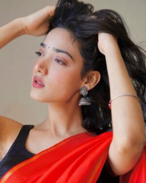 Medha Shankar Instagram - Jo khatm ho kisi jagah, yeh aisa silsila nahi♥️♾️
.
.
.
.
.
📸 @dev.yami 
HMU @symone.neilson_mua_hair