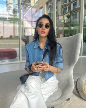 Medha Shankar Instagram - Holiday checklist: Messy hair ✅, games ✅, delicious food ✅, laughter ✅, and definitely no heels! #caZual
