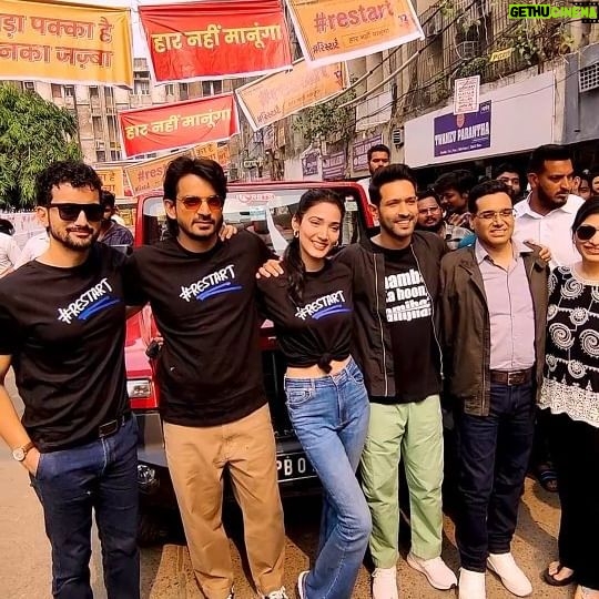 Medha Shankar Instagram - The zidd to #restart is π₯π₯ Mukherjee Nagar, Delhi was a vibe!! @vidhuvinodchoprafilms @zeestudiosofficial @vikrantmassey @medhashankr @raftaarmusic @singer_shaan @anantvjoshi @anshumaan_pushkar #VikasDivyakirti @arsgeeta @itsharishkhanna @priyanshuchatterjee @moitrashantanu @swanandkirkire @saregama_official @krgstudios #Saregama #SaregamaMusic #12thFail #Restart #HaarNahiManunga #ZeroSeRestart #Rally #Delhi
