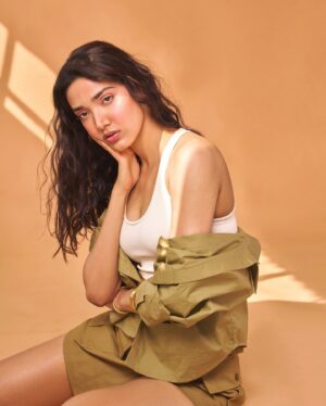 Medha Shankar Instagram - Breezing through life like a tornado🌪️

Photographer @tejasnerurkarr 
Stylist @mohitrai 
HMU @makeupwali @hairbysurekhanivate