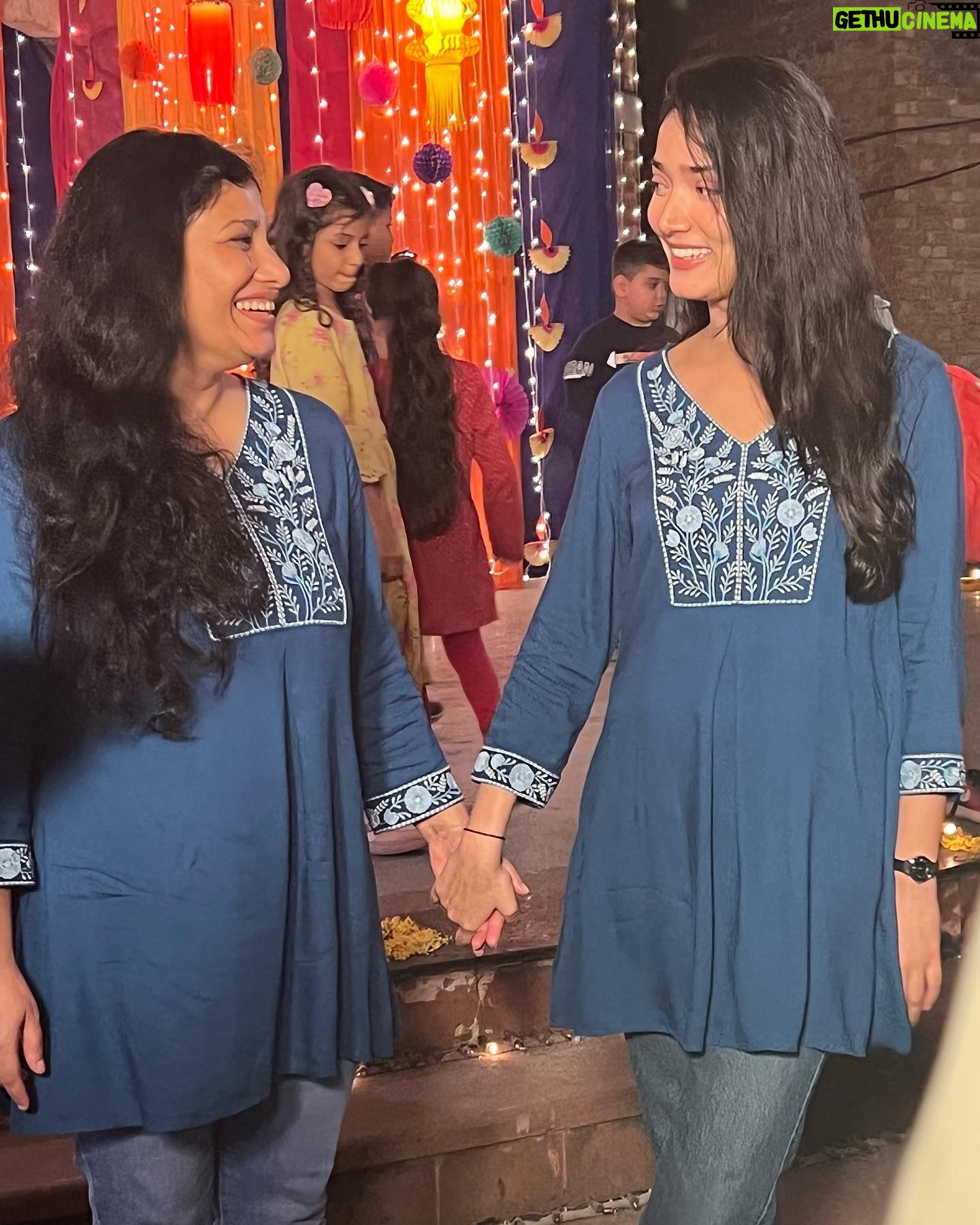 Medha Shankar Instagram - For years a poem has resonated with me and then I met you, Shraddha ma’am. Someone who holds true to each and every word of it. ‘I want to apologise to all the women I’ve called pretty before I’ve called them intelligent or brave. I’m sorry I made it sound as though something as simple as what you’re born with is the most you have to be proud of, when your spirit has crushed mountains. from now on I will say things like, you’re resilient or you’re extraordinary. not because I don’t think you’re pretty, but because you’re so much more than that.’ -Rupi Kaur Shraddha Ma’am, You are that rare person, whose pure aura and strong character precedes her beauty, success and everything else. I feel fortunate that through ‘12th Fail’ I got the opportunity to know you so deeply that I will always carry a part of you in my heart now. Every time someone asks me “Are you anything like the character Shraddha”, I am flooded with emotions and can talk endlessly about what an incredible woman you are; how you have inspired me and how I’m merely trying to be more like you everyday. Your soft heart and nerves of steel is what makes you, you! To be an incredible soul, a successful woman and a silent force behind the man you love- it’s what dreams and films are made of! Thank you for leaving a strong imprint on my life and making an entire generation believe in the power of true love. “Ek Shraddha toh main bhi deserve karta hun”- this meme has gone viral for all the right reasons. Insan ki life mein ek ‘Shraddha’ ho toh vo kya nahi kar sakta! Thank you for being such a strong source of inspiration for me and many others. I love you. Aapki choti Behen for life, Medha Shankr @shraddha.jsharma @drmanoj_kumarsharma.ips