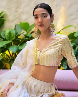 Medha Shankar Instagram - 🌟🤍💫

Wearing  @madzinlabel
Styled by  @malvikabajaj
Team @sanjamkaur92 @___haywire 
Jewellery by @the_jewel_gallery 
HMU @symone.neilson_mua_hair