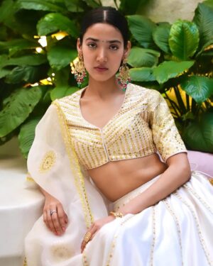 Medha Shankar Instagram - 🌟🤍💫

Wearing  @madzinlabel
Styled by  @malvikabajaj
Team @sanjamkaur92 @___haywire 
Jewellery by @the_jewel_gallery 
HMU @symone.neilson_mua_hair