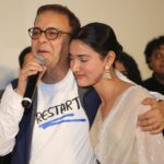 Medha Shankar Instagram - Some beautiful moments from the Mumbai screening of #12thfail The laughs, the hugs, the tears and a heart brimming with gratitude🙏🏼 -Hugs with Vidhu Sir that are always accompanied by some happy tears🤍 -My Dad’s emotional, proud face in the last picture. Like I said, “Meri life ki ‘Shraddha’ mere Papa hain”💫 @vidhuvinodchoprafilms @vikrantmassey