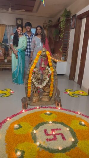 Meena Vasu Instagram - Happy Diwali 🪔 🌺❤️❤️