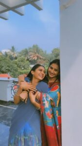 Meena Vasu Instagram - We are the *wooooow* 🤭♥️ . . . . . . . . . #reels #reelsinstagram #reelsvideo #reelitfeelit #reelkarofeelkaro #reelsviral #viral #trendingreels #trendingsongs #trend #trendingnow
