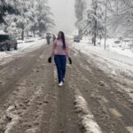 Meena Vasu Instagram - Falling for this Snowfall over and over again ☃️🥹❤️ . . . . . . . #reels #reelsinstagram #manali #loveforweather