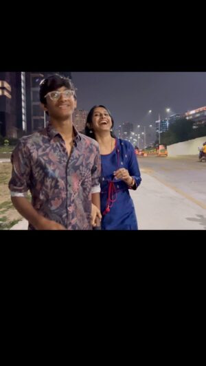Meena Vasu Instagram - We’ll start of to have a best reel together instead end up having the best blooper 🤭❤️😘 

#motherandson 

#reelsinstagram #reelitfeelit #reelsvideo #reelsindia #trending #trendingsongs