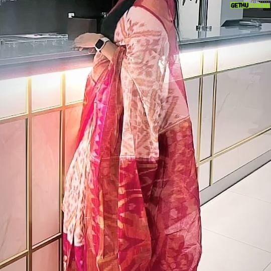Meena Vasu - 7.3K Likes - 😎