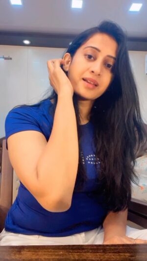 Meena Vasu Instagram - ❤️❤️

#favsong #neeve #feelgood #foreverlove 🥰❤️