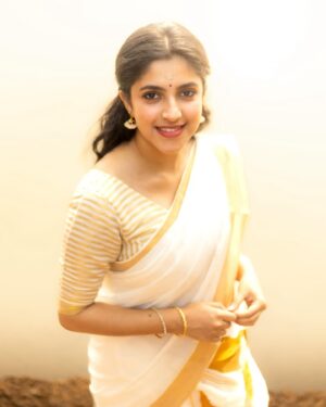 Meenakshi Dinesh Instagram - Thani malayalee🤓