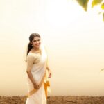 Meenakshi Dinesh Instagram - വിഷു ആശംസകൾ🌾✨ 📸 @sour__v