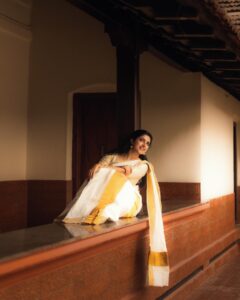 Meenakshi Dinesh Instagram - Thani malayalee🤓