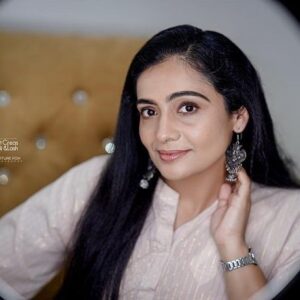 Meera Vasudevan Instagram - Should I judge myself from the eyes of the beholder? 

I couldn’t care less, I am me and grateful to just Be! ❤️

Photo courtesy : @aperture.fox 

Makeup and hair artist : @makeover_by__nila_karthika_ 

I wasn’t dressed for an interview but Nila and my photographer sure made me look a million bucks! 

This look was for the Behindwoods Ice interview with @ameen_madathil 

https://youtu.be/lxVwz4a-UuI

Interview, makeup artist and location coordinated and arranged by my manager Supriya Vinod @vinodsupriya 

#meeravasudevan #actormeeravasudevan #actressmeeravasudevan #meeravasudev #actressmeeravasudev #actormeeravasudev #interview #behindwoods #behindwoodsice #simple #elegant #woman #confidence #gratitude #entertainment #supriyavinodformeeravasudevan #makeoverbynilakarthika