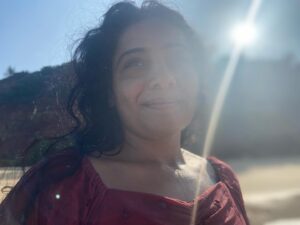 Meera Vasudevan Instagram - How many of you love the sun and the sea? 
The incessant waves resonate with the tumbling thoughts in our minds that finally fall and break on the soul of the beach and expose themselves for what they are…just foam! 
Better to live , love, give and get peace and connect to your inner and outer nature as often as you can! The silence of the heart and the mouth are far more powerful than mindless restless action of the ‘wave’ring mind! 
Here’s to finding your peace like I do ❤️
Wishing you all a wonderful festive season!
#festiveseason #meeravasudevan #actormeeravasudevan #actressmeeravasudevan #meeravasudev #sunandsurf #beach #peace #grace #fresh #sunset #silence #love #blessed