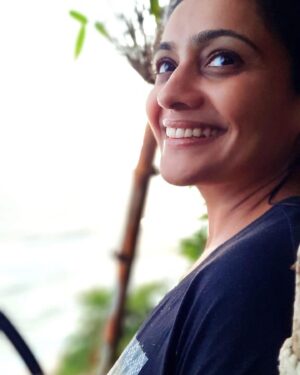 Meera Vasudevan Instagram - Poise… not just pose ❤️
#meeravasudevan #actormeeravasudevan #actressmeeravasudevan #meeravasudev #simple #elegant #graceful #happy #smile #poise