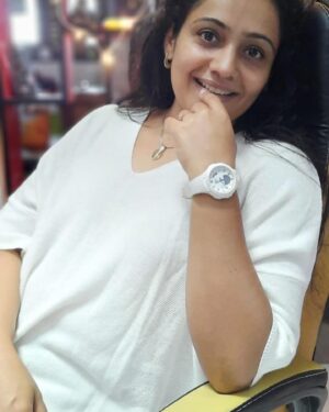 Meera Vasudevan Instagram - Wear your elegance! 
#meeravasudevan #actormeeravasudevan #actressmeeravasudevan #meeravasudev #blessed #loved #love #selflove #white #mangotops #babyg #babygbycasio #keepitrealandsimple