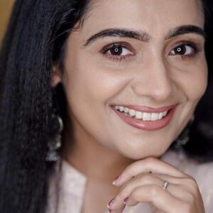 Meera Vasudevan Instagram - Should I judge myself from the eyes of the beholder? 

I couldn’t care less, I am me and grateful to just Be! ❤️

Photo courtesy : @aperture.fox 

Makeup and hair artist : @makeover_by__nila_karthika_ 

I wasn’t dressed for an interview but Nila and my photographer sure made me look a million bucks! 

This look was for the Behindwoods Ice interview with @ameen_madathil 

https://youtu.be/lxVwz4a-UuI

Interview, makeup artist and location coordinated and arranged by my manager Supriya Vinod @vinodsupriya 

#meeravasudevan #actormeeravasudevan #actressmeeravasudevan #meeravasudev #actressmeeravasudev #actormeeravasudev #interview #behindwoods #behindwoodsice #simple #elegant #woman #confidence #gratitude #entertainment #supriyavinodformeeravasudevan #makeoverbynilakarthika