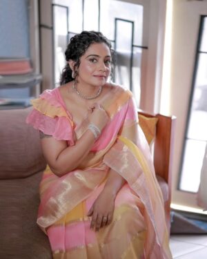 Meera Vasudevan Instagram - Levitate your glamour quotient to new heights with this mesmerising saree from Byhand. Made from the finest, lustrous pure organza silk, this saree exudes an aura of luxury and sophistication. Its lightweight texture and splendid hues allows you to glide gracefully, making every step a statement of grace and poise.

In Frame: @meeravasudevan

Costume by: @byhand.in

Makeup: @unnimayathe artist

Hair: @makeover by nila karthika

Photocredits: @aperture.fox

Banarasi Pure Organza silk saree.

Free shipping in India for orders above 1999/-

DM us for more details or WhatsApp to  91 6282187583

Visit https://byhand.in/

Worldwide shipping available

DM for prices and enquiries.