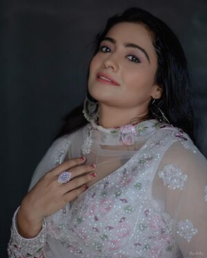 Meera Vasudevan Instagram - 🤍

.
.
#ajmalmthajphotography 
#meeravasudevan #actressmeeravasudevan #actormeeravasudevan #portraitphotography #portrait #portrait_perfection