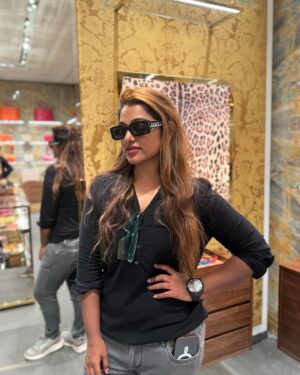 Meera Anil Instagram - With my favourite @priya_nambiar_03 ❤️❤️❤️
How a pure shopping day looks like😜😜

@houston u got my heart babe🥰