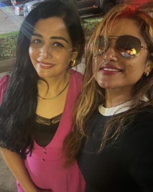 Meera Anil Instagram - With my favourite @priya_nambiar_03 ❤️❤️❤️
How a pure shopping day looks like😜😜

@houston u got my heart babe🥰