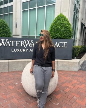 Meera Anil Instagram - With my favourite @priya_nambiar_03 ❤️❤️❤️
How a pure shopping day looks like😜😜

@houston u got my heart babe🥰