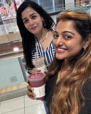 Meera Anil Instagram - With my favourite @priya_nambiar_03 ❤️❤️❤️
How a pure shopping day looks like😜😜

@houston u got my heart babe🥰