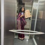 Meetha Raghunath Instagram - Lift me up :p Does anything even make sense anymore? Yep. That’s what I thought too. 🦦