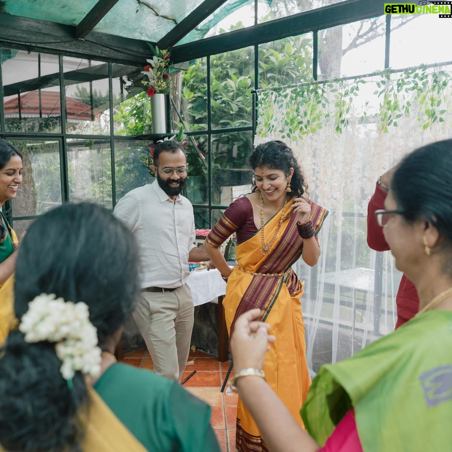 Meetha Raghunath - 152.2K Likes - A couple of days late for International dance day, but Badaga dance for the win, always!
If you don’t know what Badaga dance is, do yourself a favour and go to any Badaga festival/function in the Nilgiris and you’ll find yourself automatically dancing away! Thank me later 🌝
@weddingsbyvasanth