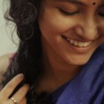 Meetha Raghunath Instagram - உன் புன்னகை பொன் மின்னலை. . . With - @the.meethling 🌼 📷 - @kanmaniphotography Location - @thebackyardclan . . . #portraits_ig #pixel_ig#expofilm3k#mudhalneemudivumnee#music#reels#portrait#people#reelsvideo#mnmn#portraitphotography#movies#sonymusic#sonymusicsouth @sonymusic_south
