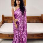 Meetha Raghunath Instagram - Wearing bandhani while constantly vibing to Thallumaala songs in my head 🌝🌸
