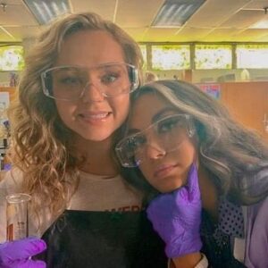 Meg DeLacy Instagram - TONIGHT at 8/7c on @thecw we do some high school things and some not so high school things... 😈@lea_thompson sheds magic directing this episode. i hope you enjoy SHIV PART 1 📸 @itsdekesfault