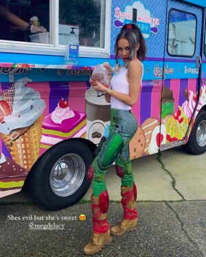 Meg DeLacy Instagram - she said shiv perfectly 🍪 @anjelikaw