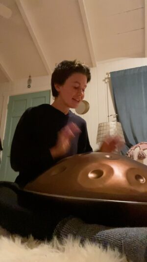 Meg Myers Instagram - So in love with my specially made A minor handpan from @haig_instruments def more of these videos to come especially as I become more gentle on it but currently much too excited:)

Merry Christmas and a Happy full moon
☯️🤍☮️