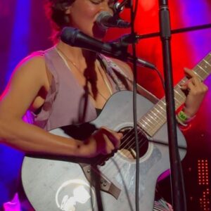 Meg Myers Instagram - Meg Meyers  is pure happiness in my soul. Her voice literally vibrates through my body.  Seeing her acoustic tonight was precious. Thank you @megmyers for that amazing show and for being real and genuine with your listeners 🙏🏼❤️🥰💯