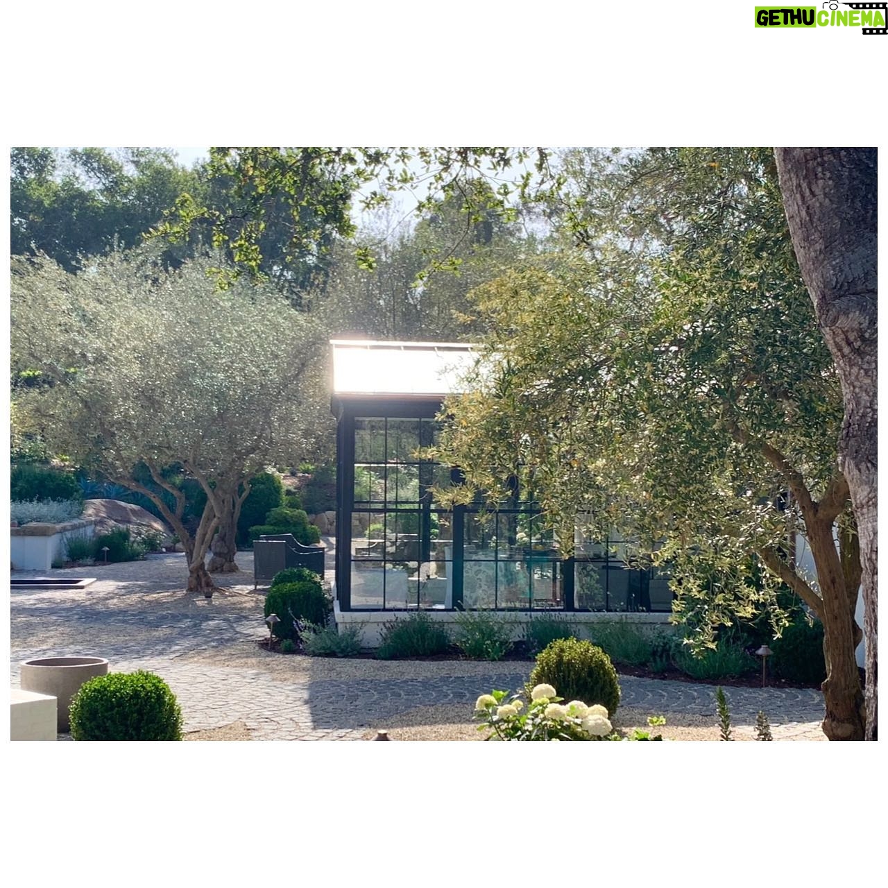 Meg Ryan - 13.2K Likes - Thanks to magician, Derrick Eichelberger at Arcadia Studios Landscape. Flat out Heaven!
