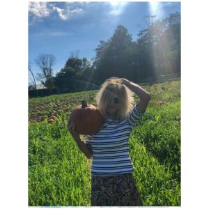 Meg Ryan Instagram - Was gorgeous out here today! #MegRyanFall