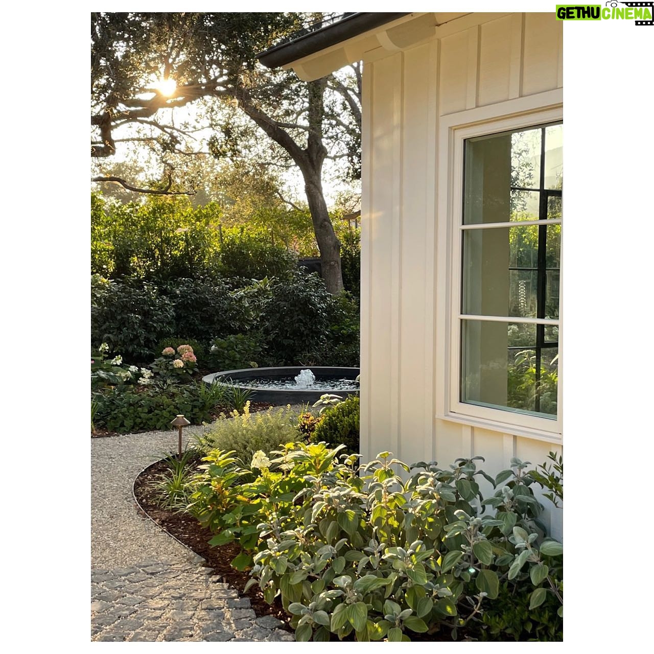 Meg Ryan - 13.2K Likes - Thanks to magician, Derrick Eichelberger at Arcadia Studios Landscape. Flat out Heaven!