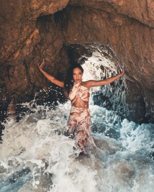 Megalyn Echikunwoke Instagram - Never too late to celebrate. Happy Gemini season. Thank you @mfortphoto et all for capturing me in the glory of new beginnings. HBD to my fellow twinsies. 
♊️💚🎉✨🌛🌜