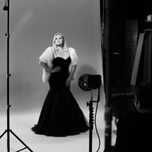 Megan Hilty Instagram - First monday of the year! Let’s get it 💅🏼✨