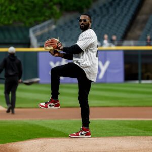Megan O'Brien Instagram - From the ring to the mound…

Welcome @wwe & Chicago’s own @montezfordwwe and @meganmorantwwe!
